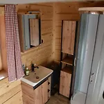 Roubenka A Miniroubenka, Olsany 度假居 *